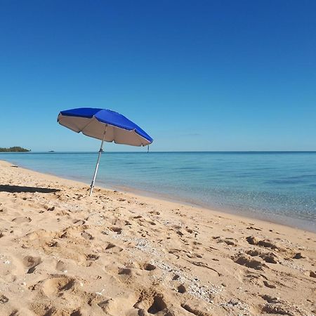 Готель Secluded And Modern Beachfront House Нассау Номер фото
