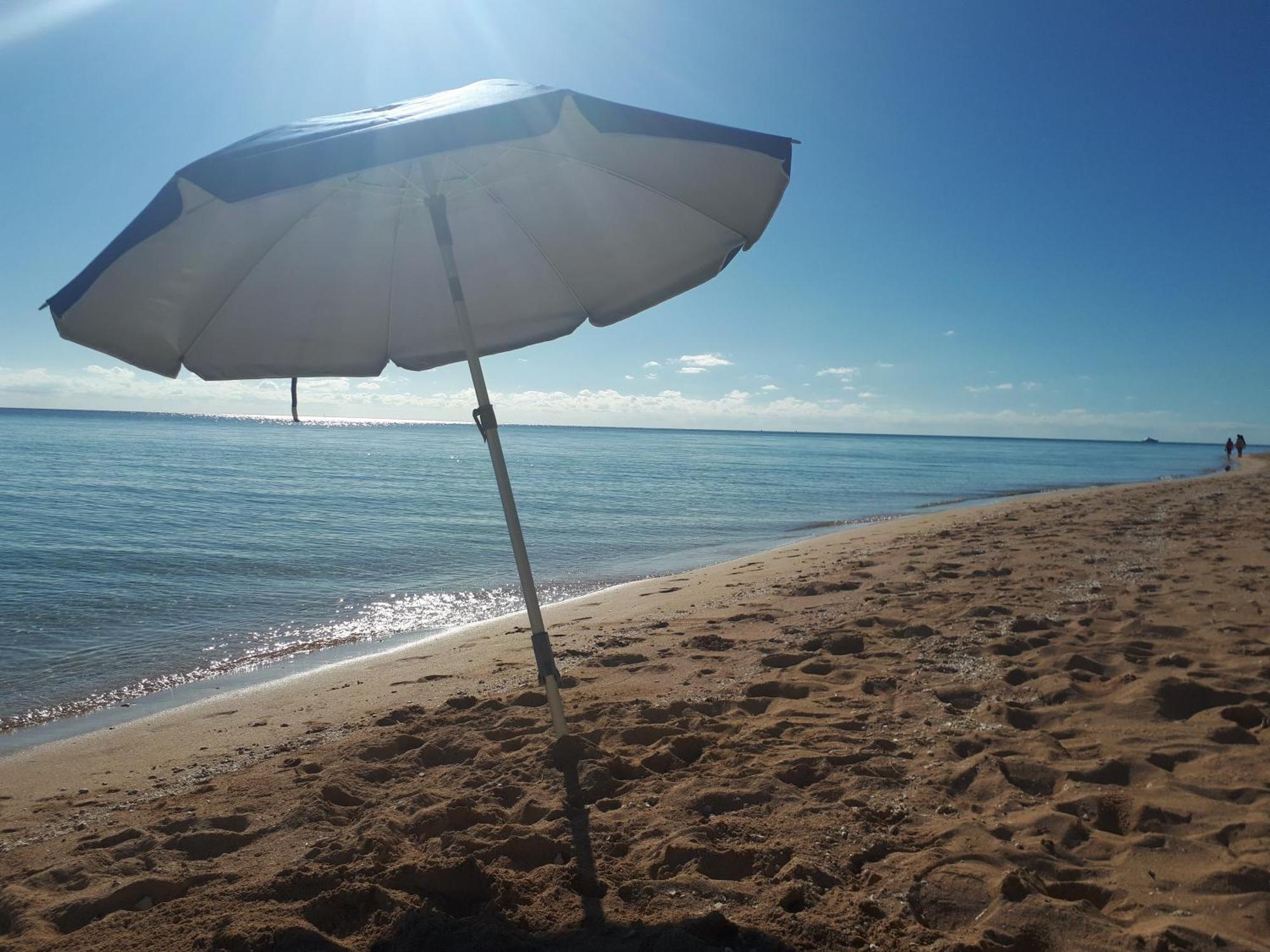 Готель Secluded And Modern Beachfront House Нассау Номер фото